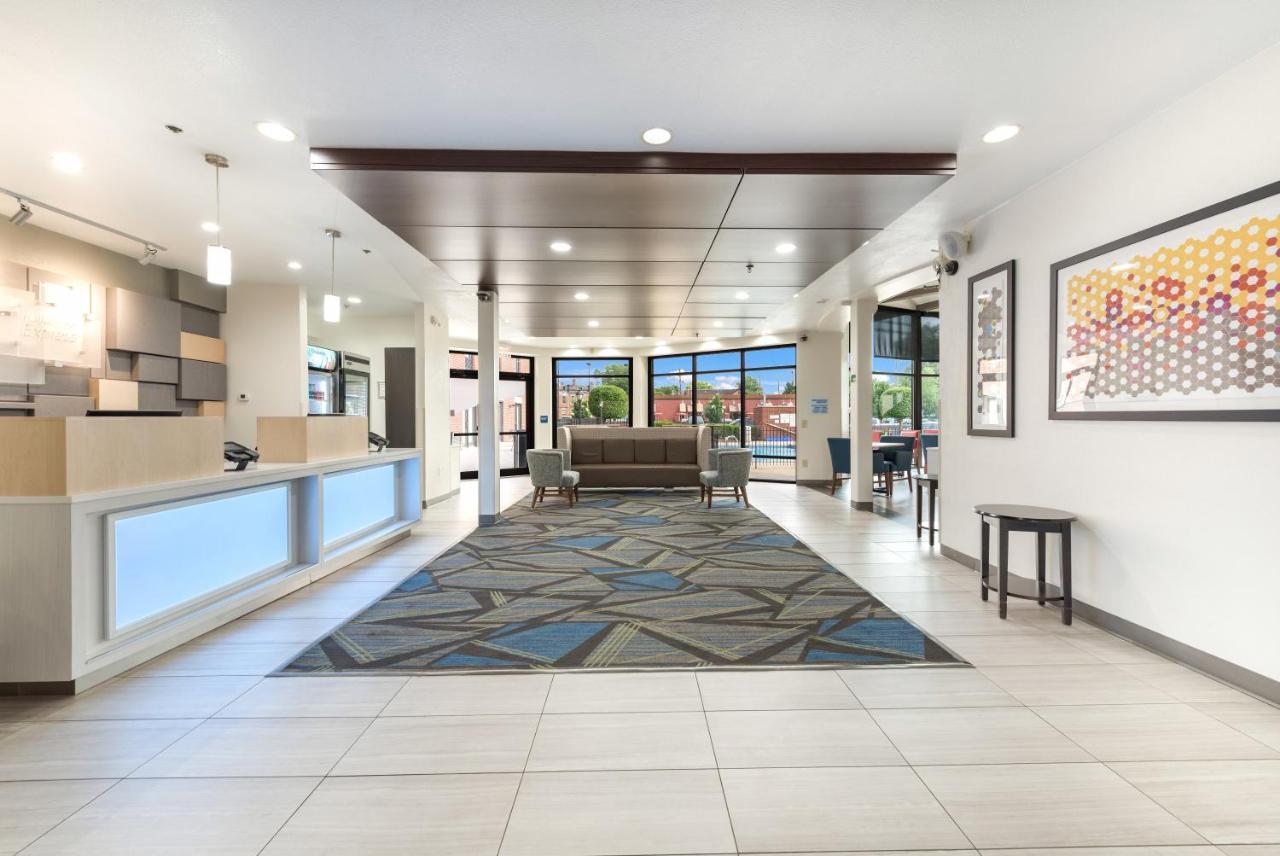 Holiday Inn Express - Columbus Downtown By Ihg Exterior photo